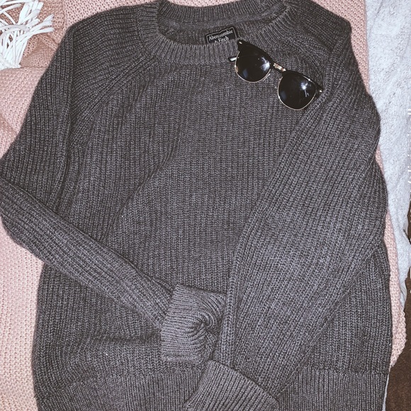 Abercrombie And Fitch Oversized Sweater - Picture 1 of 2